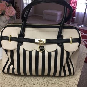 betsey johnson black and white handbag